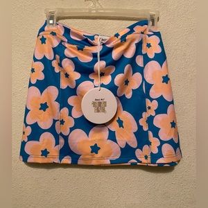 Blue floral skirt w/ pink flowers. Princess Polly size 6 new with tag.